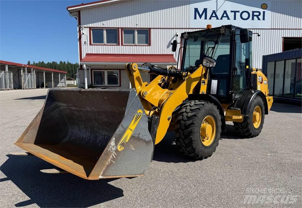 CAT 906M Kolesni nakladalci