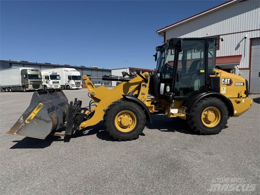 CAT 906M Kolesni nakladalci