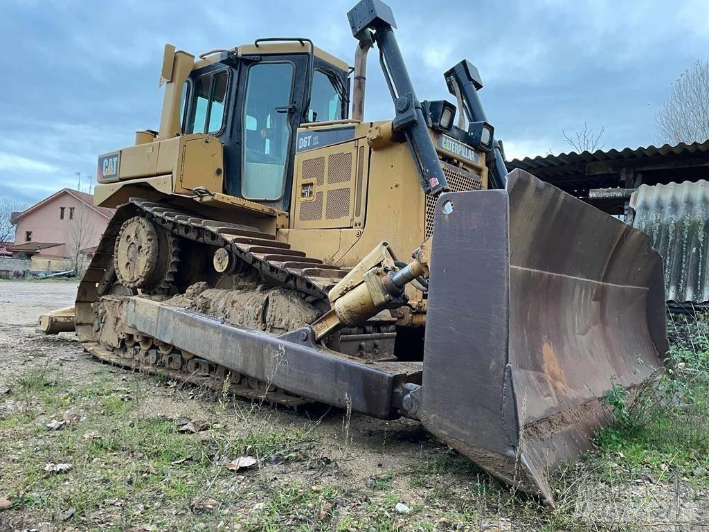 CAT D 6 T XL Buldožerji goseničarji