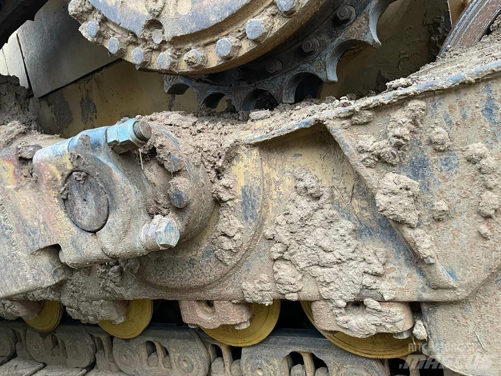 CAT D 6 T XL Buldožerji goseničarji