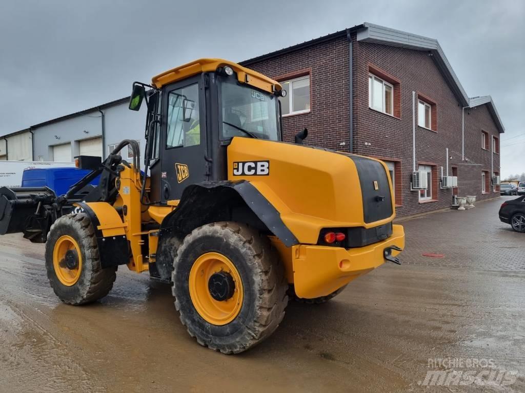 JCB 411 + 4 Kolesni nakladalci