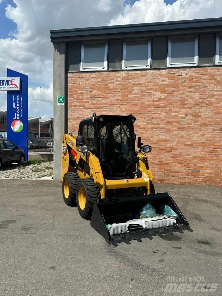 CAT 226D3 Skid steer mini nakladalci