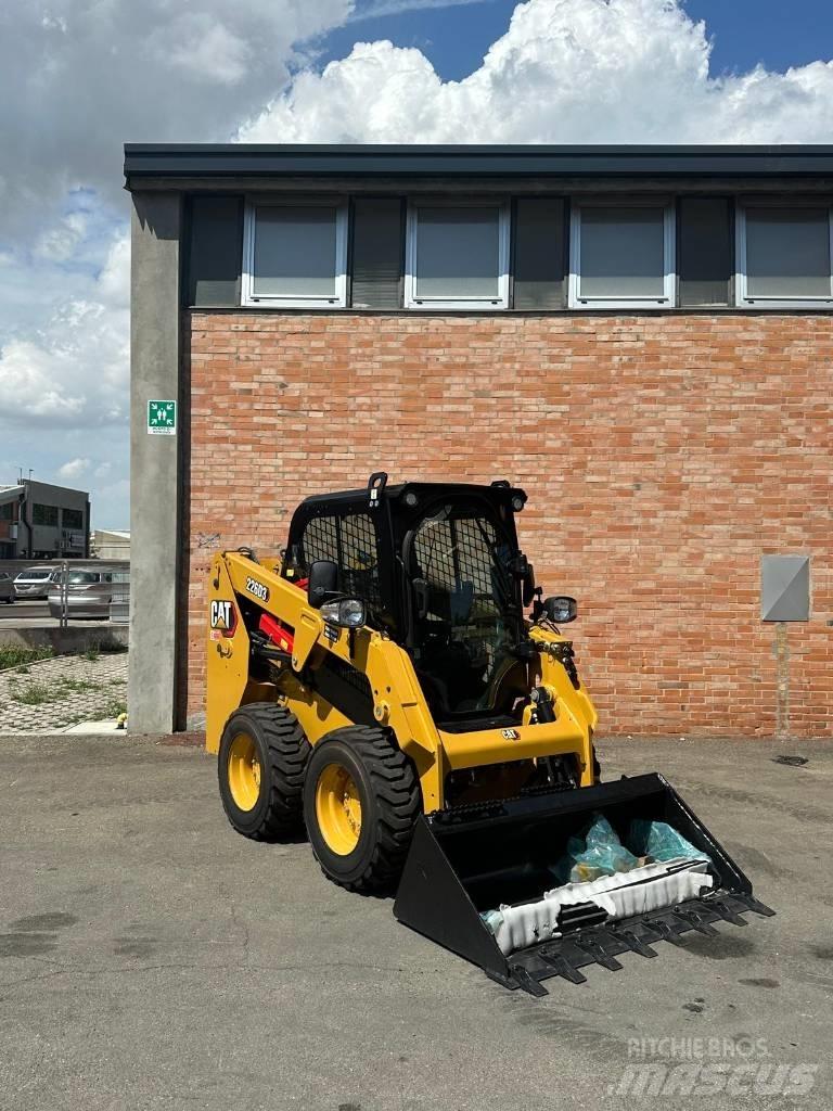 CAT 226D3 Skid steer mini nakladalci