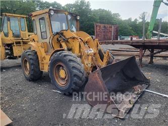 CAT 922 B Kolesni nakladalci