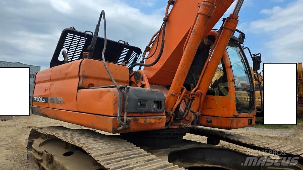 Doosan DX 300 LCA Bagri goseničarji