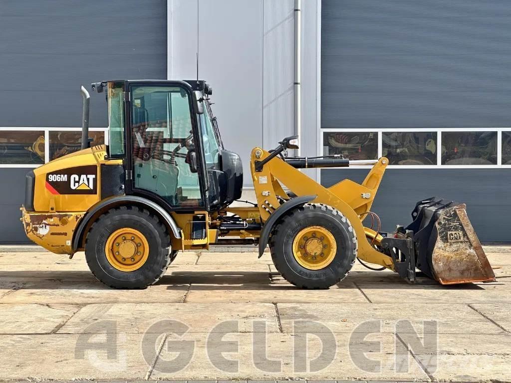 CAT 906M - NEW TYRES Kolesni nakladalci