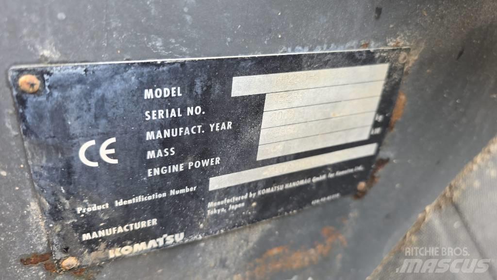 Komatsu WA 250 Kolesni nakladalci