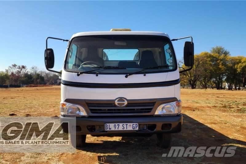 Hino 300 Roll Back Drugi tovornjaki