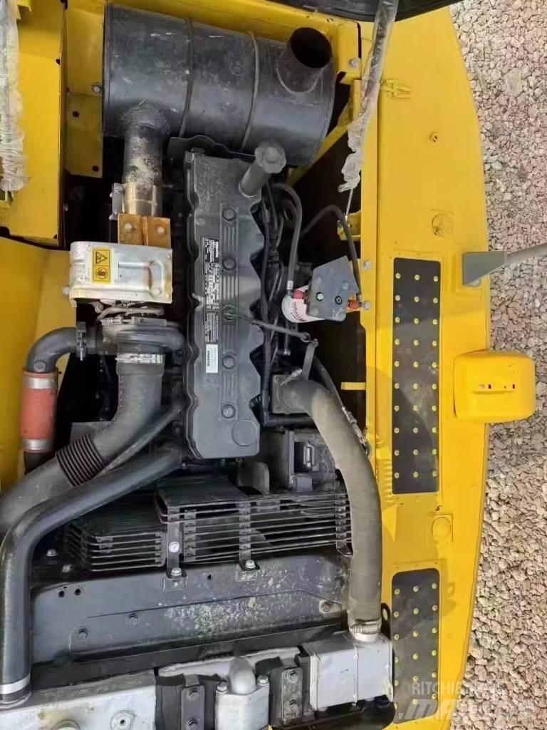 Komatsu PC 200 Bagri goseničarji