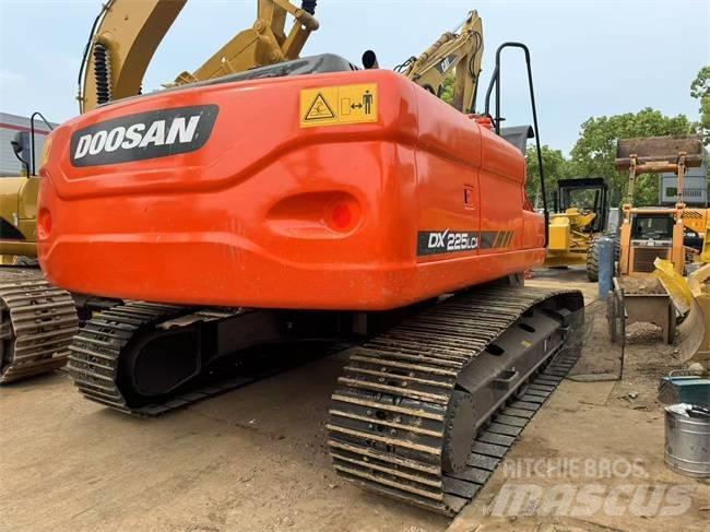 Doosan DX 225 LCA Bagri goseničarji