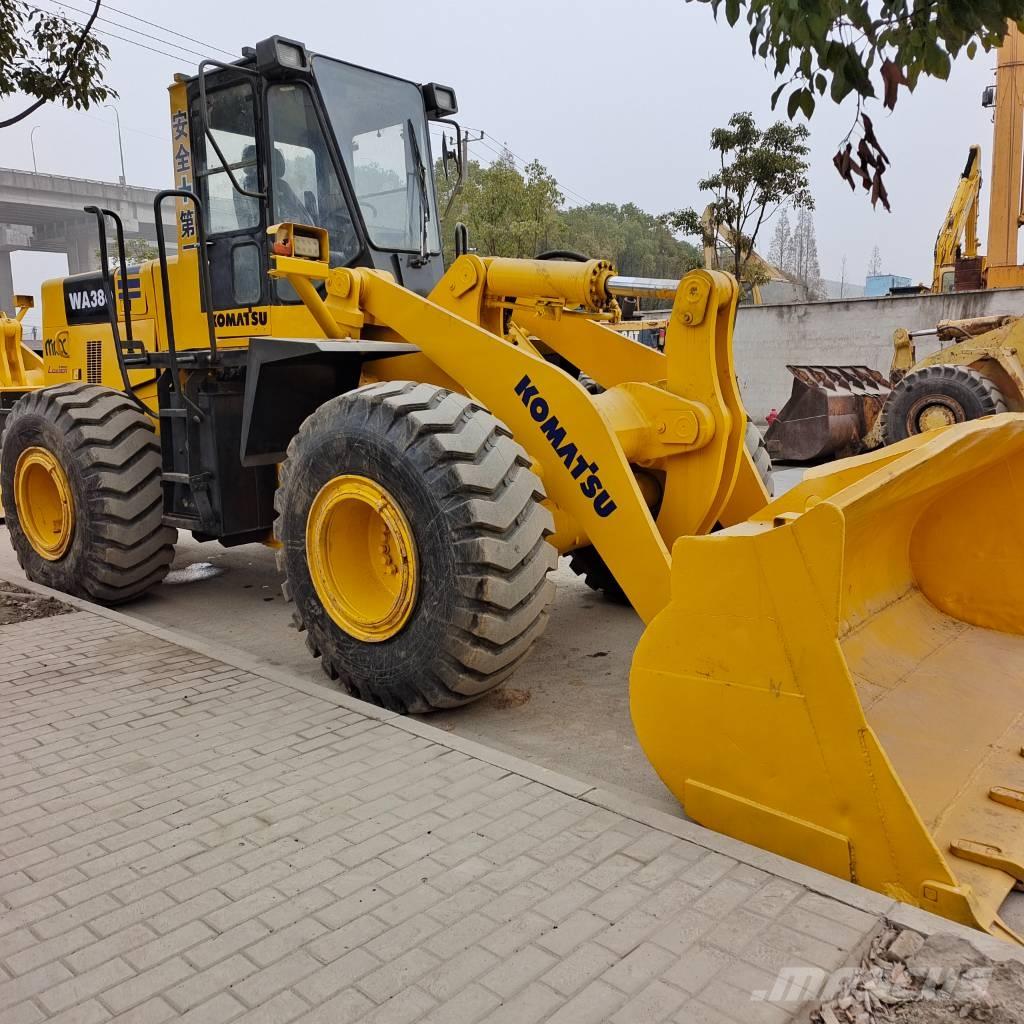 Komatsu WA 380 Kolesni nakladalci