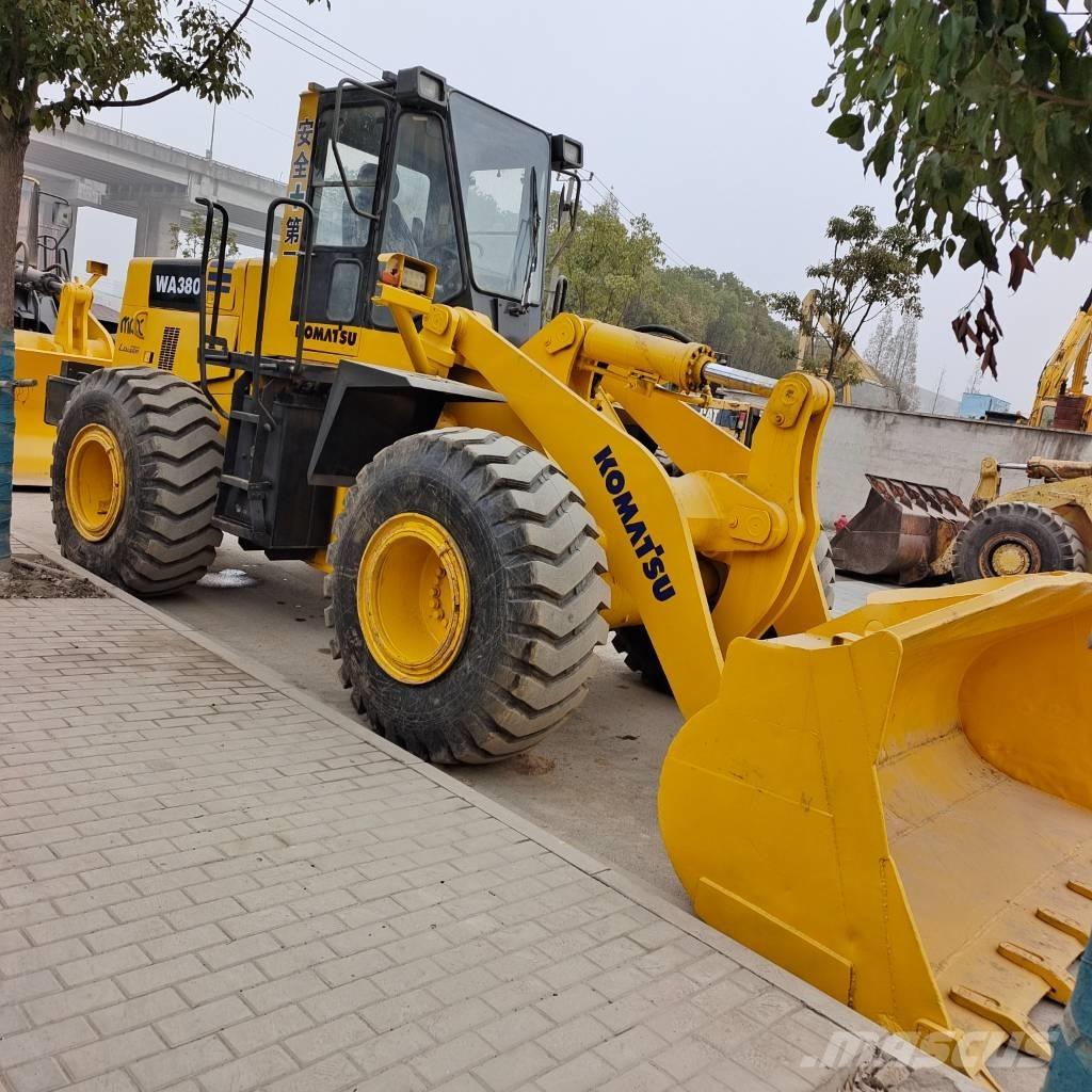 Komatsu WA 380 Kolesni nakladalci