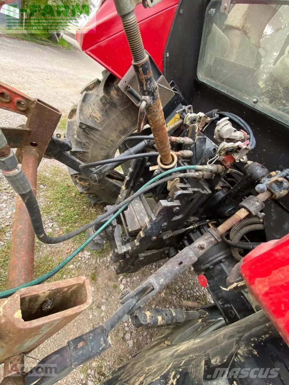 Case IH 844 a Traktorji