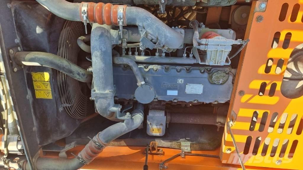 Doosan DX 225 Bagri goseničarji