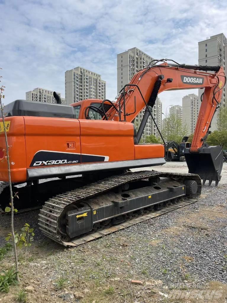 Doosan DX 300 LC Bagri goseničarji