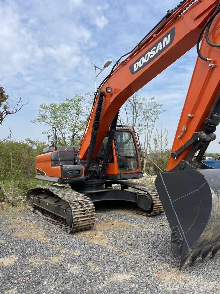 Doosan DX 300 LC Bagri goseničarji