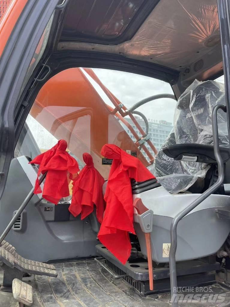 Doosan DX 300 LC Bagri goseničarji