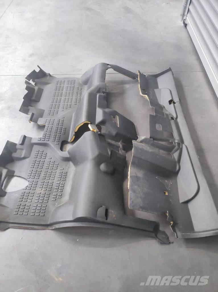 Nissan Floor Mat Kabine in notranjost