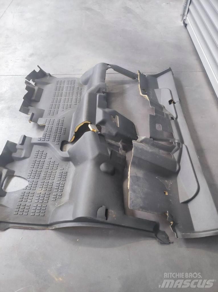 Nissan Floor Mat Kabine in notranjost