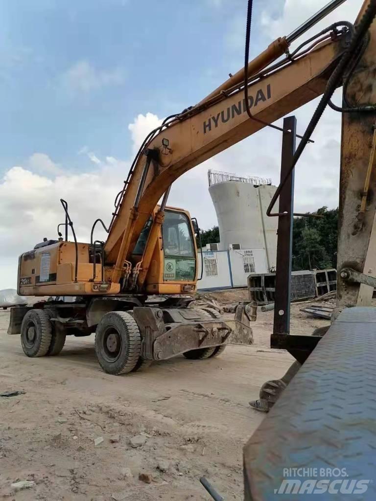 Hyundai 210W Bagri na kolesih