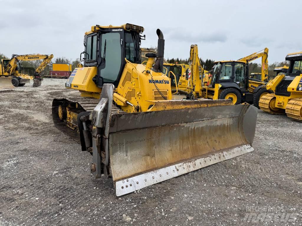 Komatsu D 61 PX-24 Buldožerji goseničarji