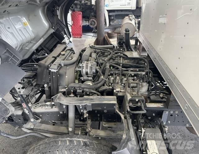 Isuzu NPR Tovornjaki zabojniki