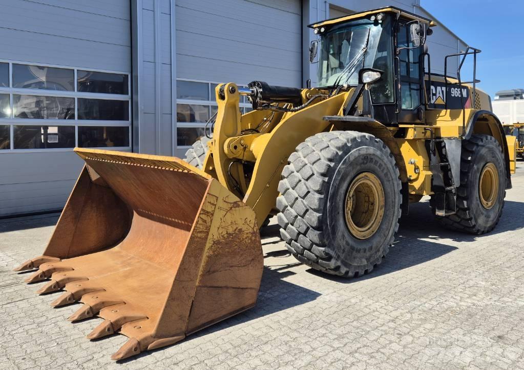 CAT 966M Kolesni nakladalci