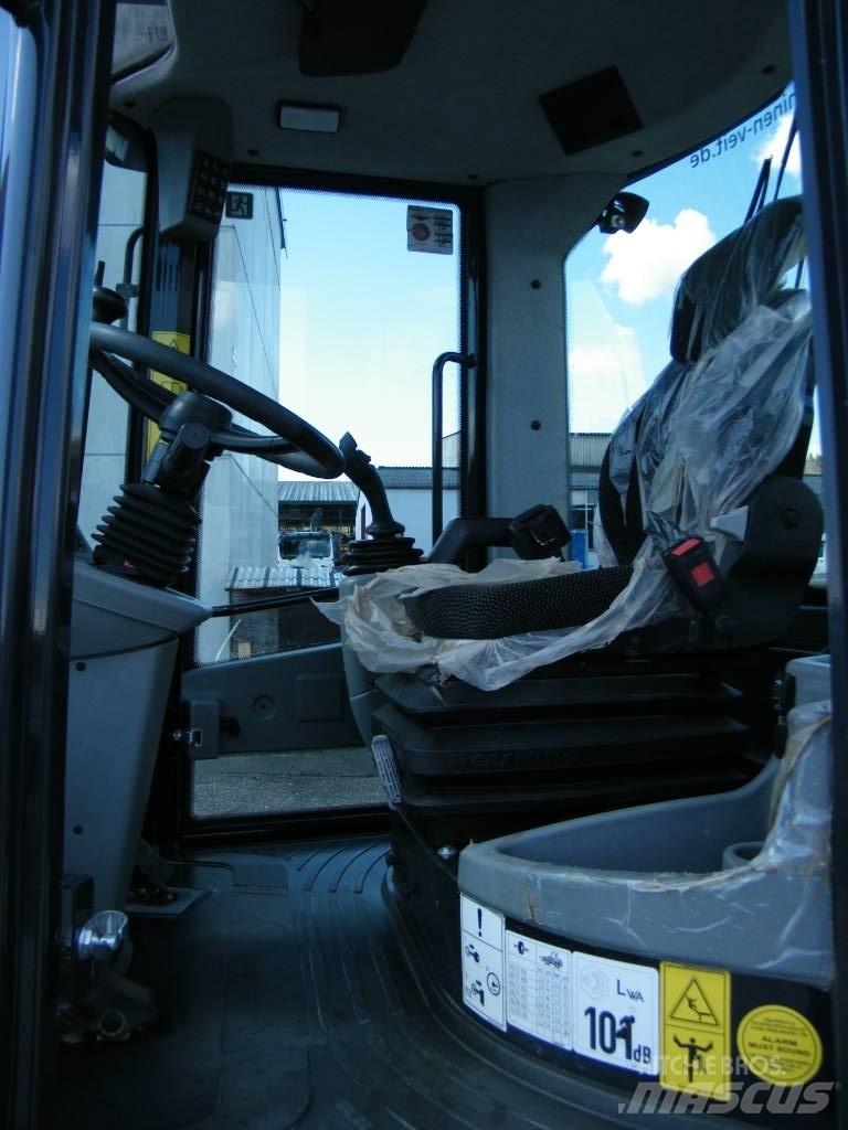 Yanmar v100 Kolesni nakladalci