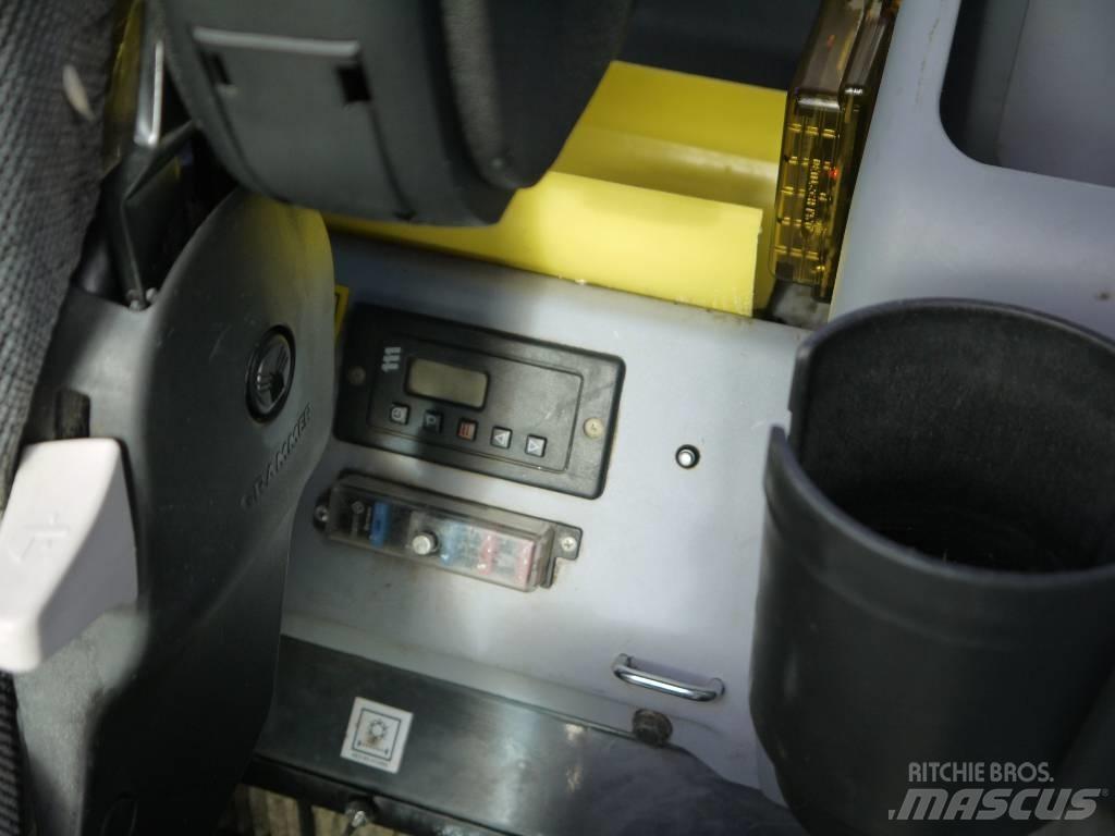 Komatsu PW 160-7E0 Bagri na kolesih