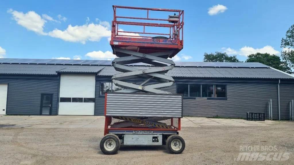 SkyJack 6832 Škarjaste dvižne ploščadi