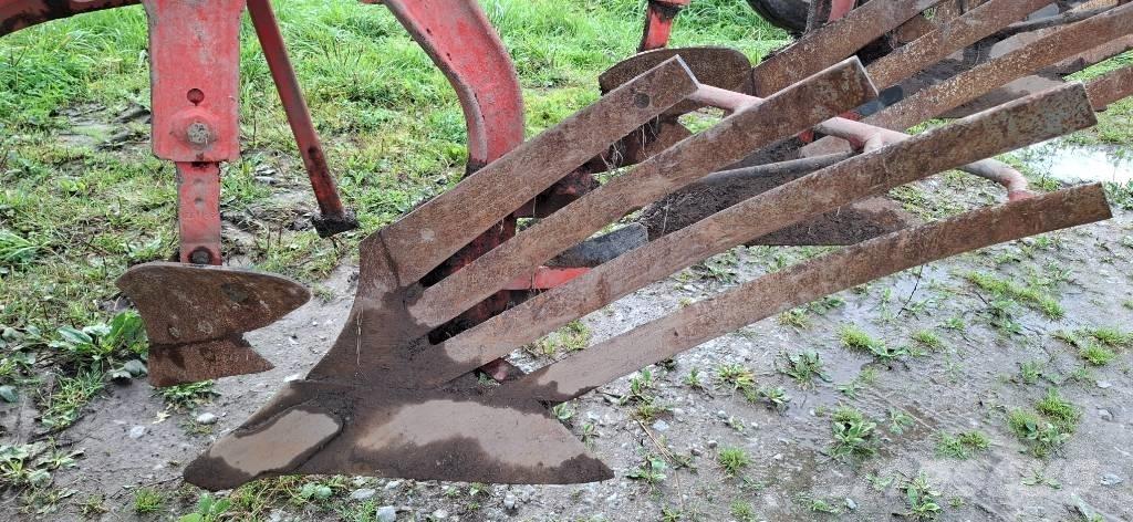 Kuhn Vari-Master 123 Obračalni plugi