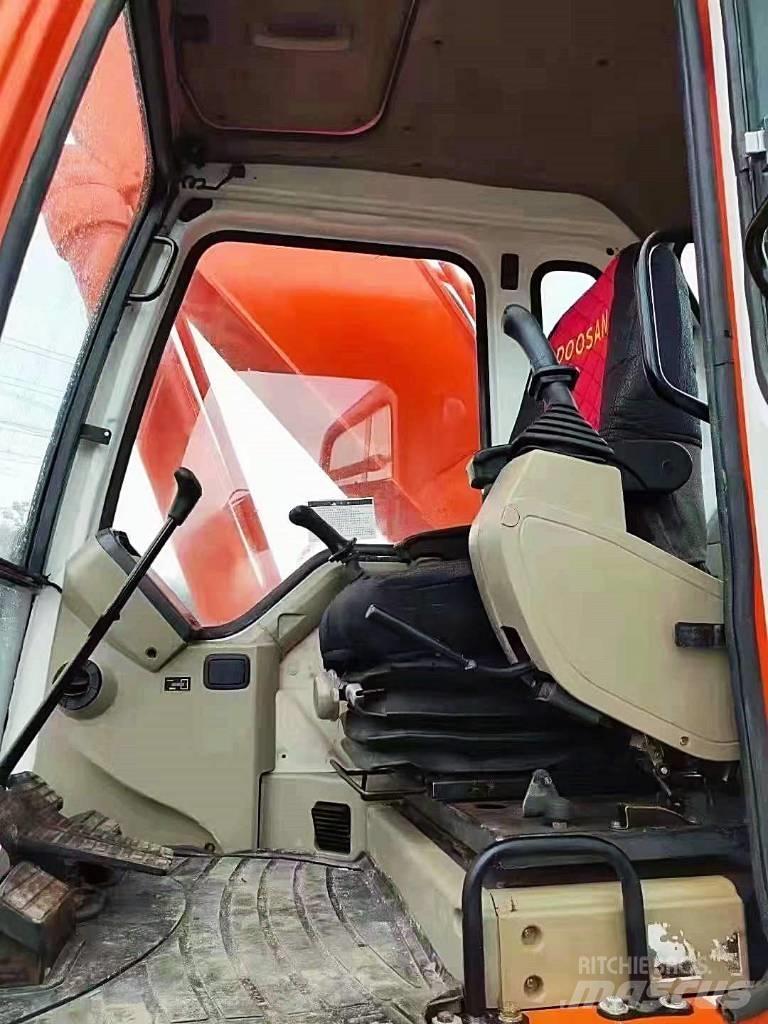 Doosan 300 Bagri goseničarji
