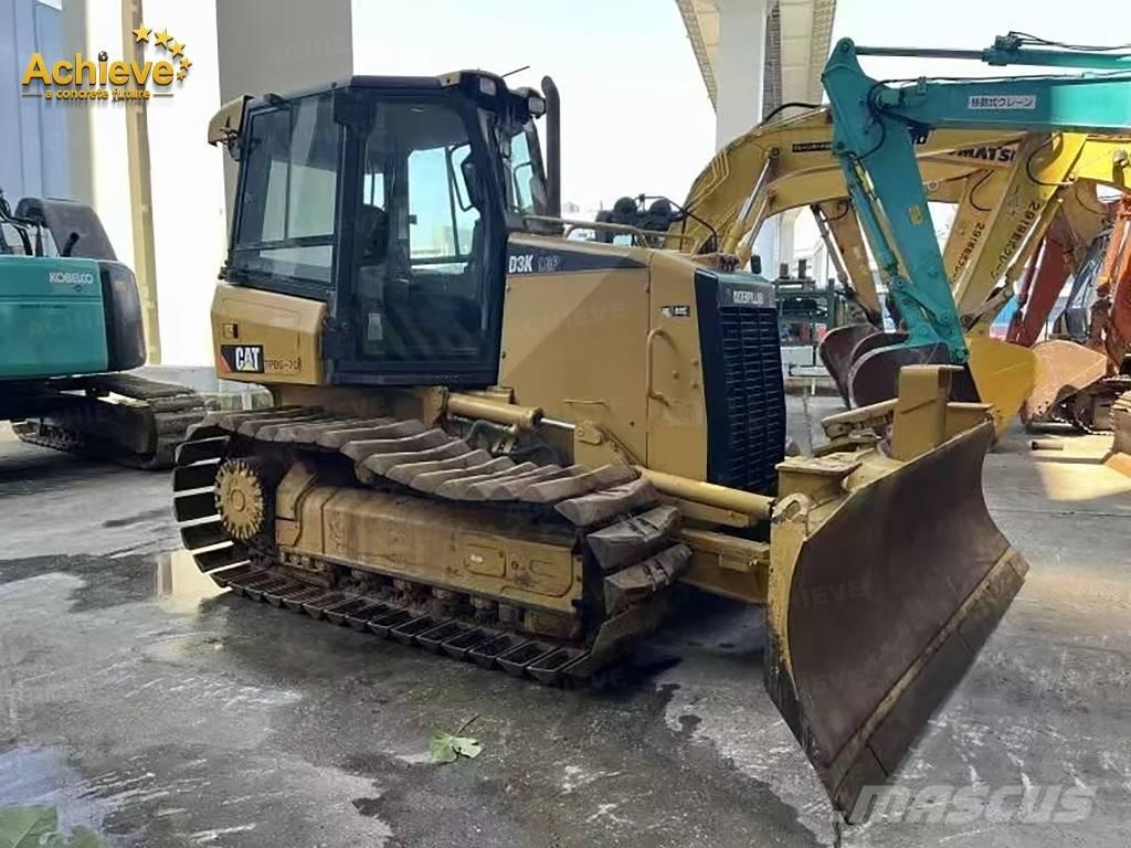 CAT D 3 Buldožerji goseničarji