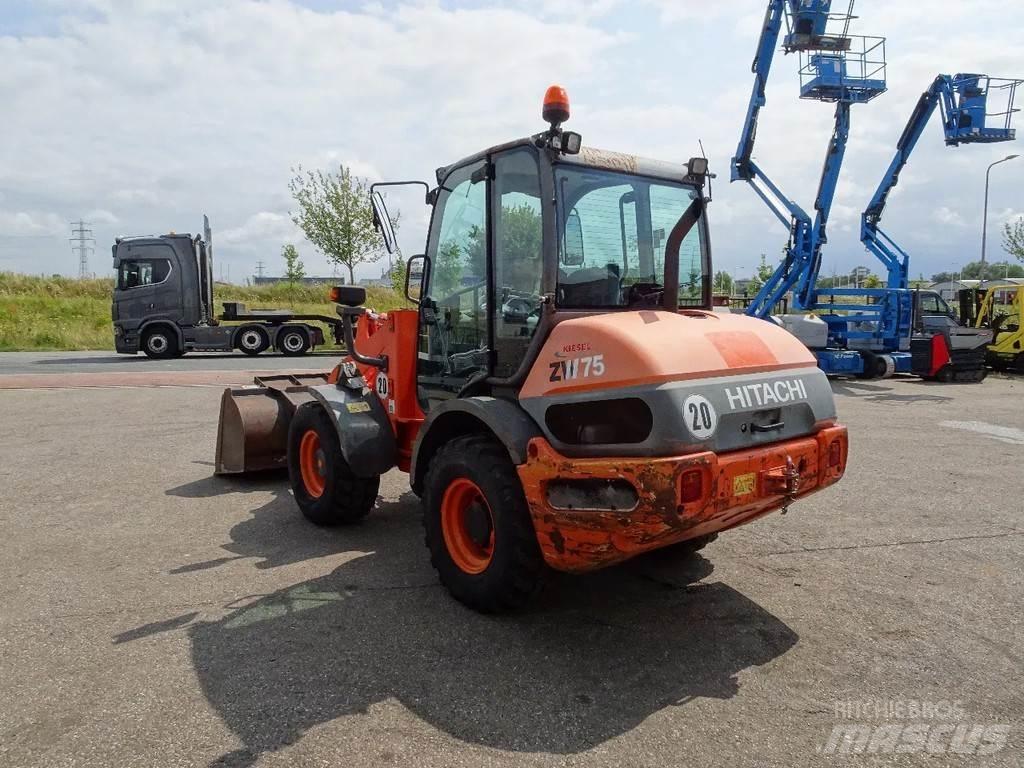 Hitachi ZW75 Drugo