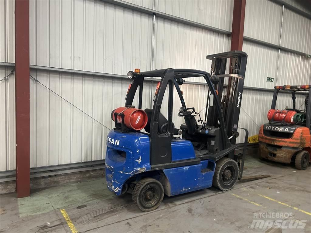 Nissan UD02A20PQ Plinski viličarji
