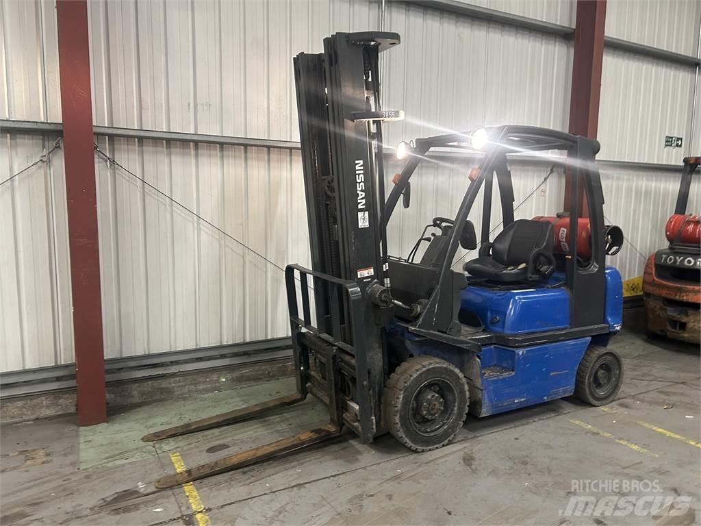 Nissan UD02A20PQ Plinski viličarji