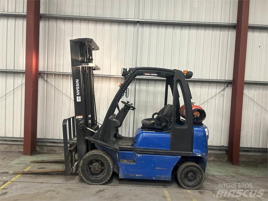 Nissan UD02A20PQ Plinski viličarji