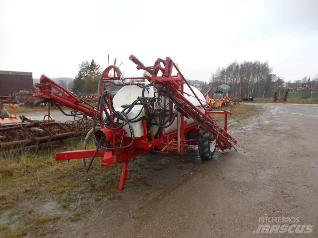 Lindus SPRUTA 2400L Vlečne škropilnice
