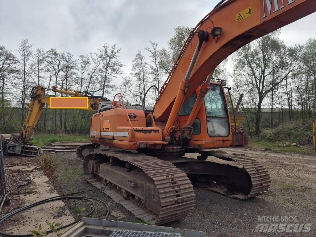 Daewoo S250 Bagri goseničarji