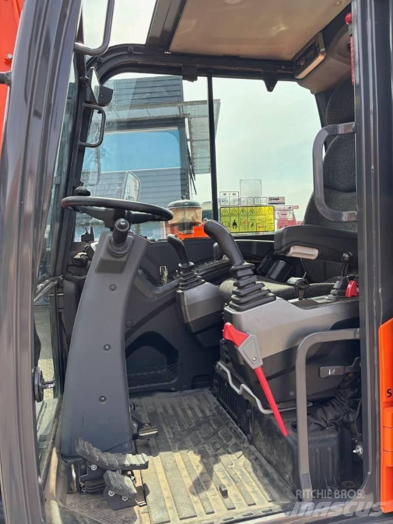 Doosan DX 57 Bagri na kolesih