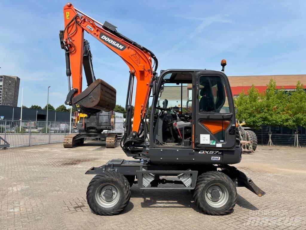 Doosan DX 57 Bagri na kolesih
