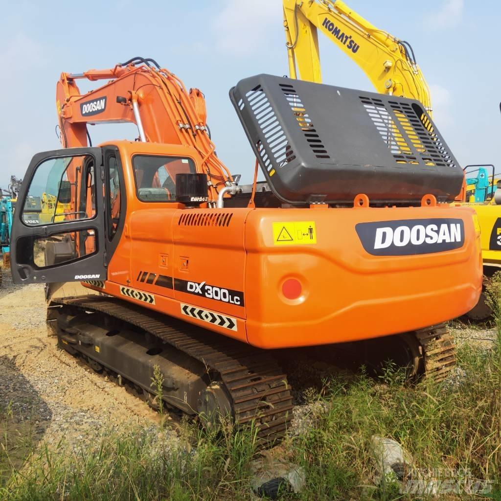 Doosan DX 300 LC Bagri goseničarji