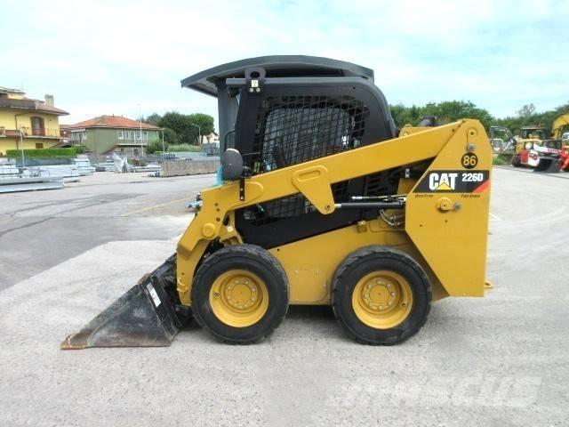 CAT 226 D Skid steer mini nakladalci