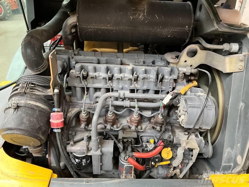 Kramer 750 Kolesni nakladalci