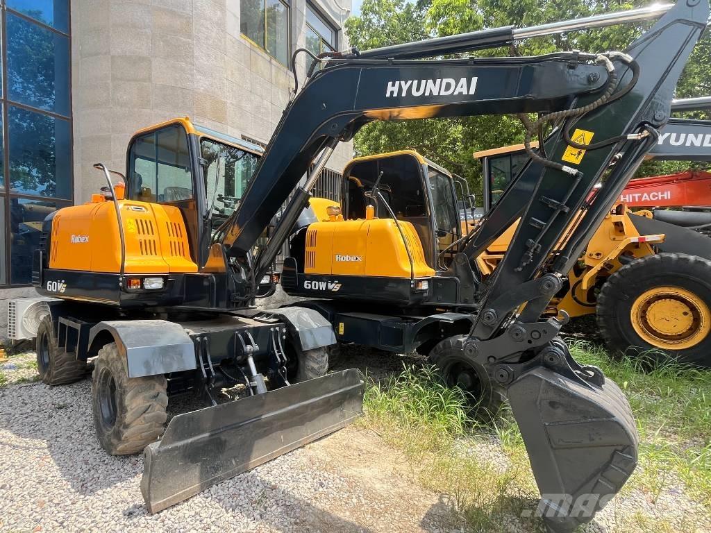 Hyundai R60W Bagri na kolesih