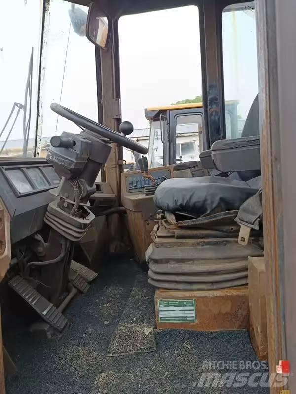 CAT 950 F Kolesni nakladalci