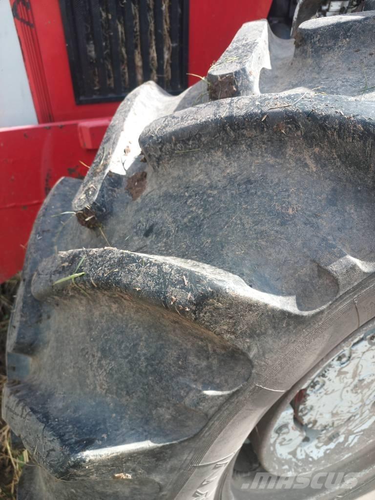 Massey Ferguson 2725 Traktorji