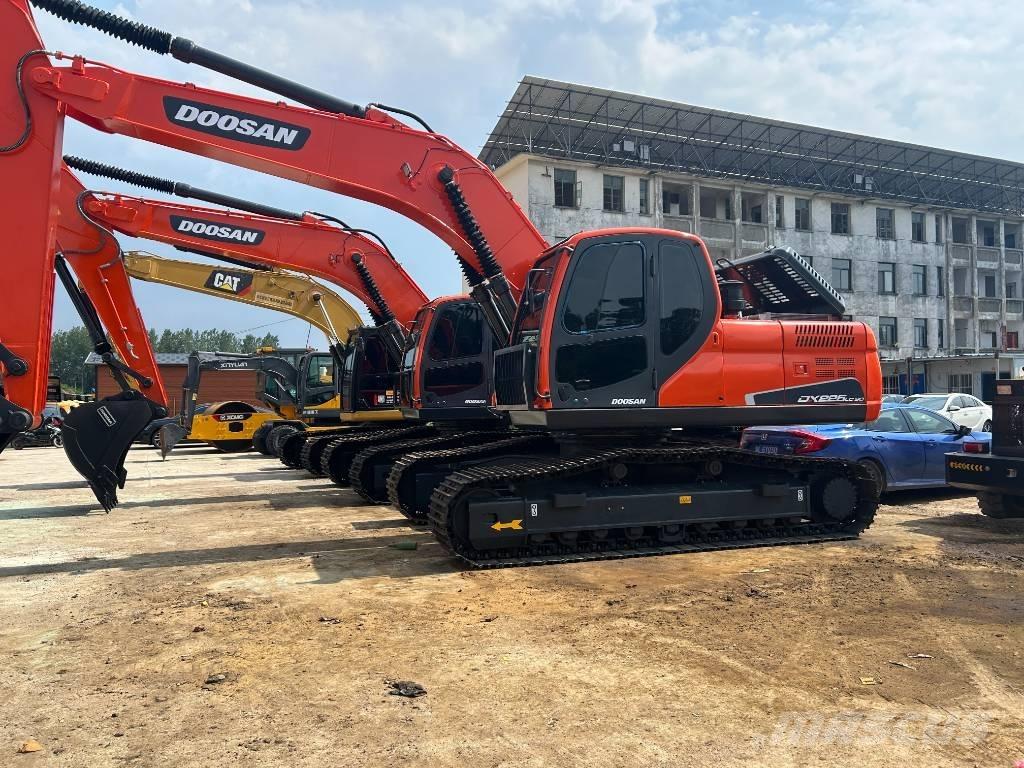 Doosan DX 225 LC Bagri goseničarji