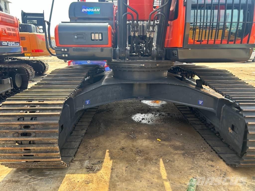 Doosan DX 225 LC Bagri goseničarji