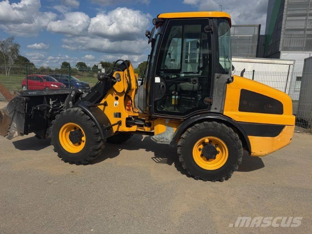 JCB 406 T4 Kolesni nakladalci
